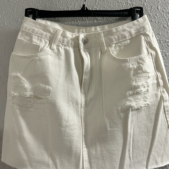 NWOT White Denim Skirt - Picture 2 of 4